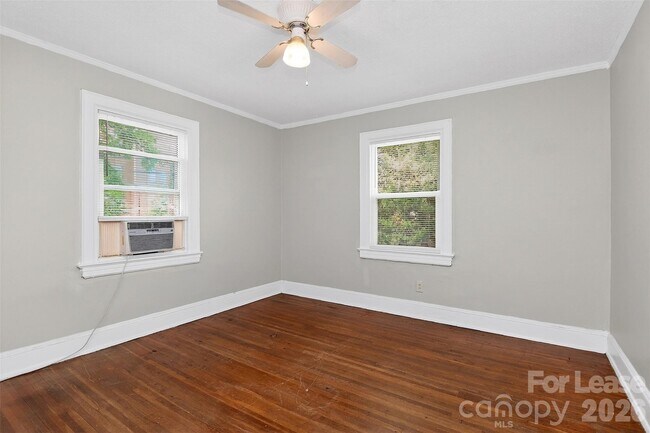 Building Photo - 1418 Park Dr