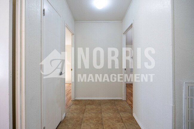 Building Photo - 9960 S Niehaus Rd