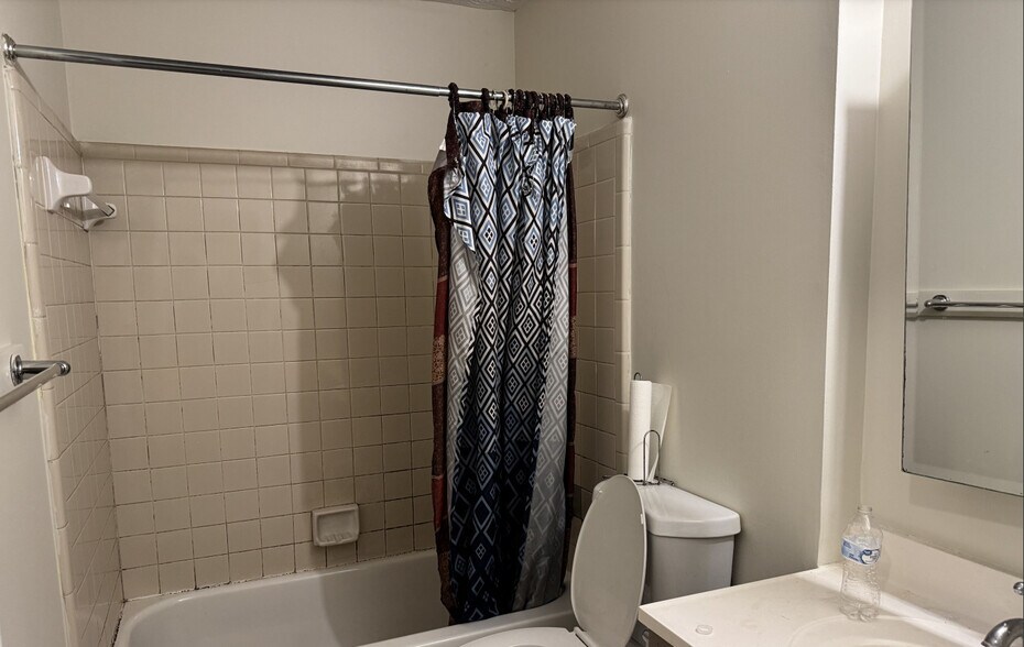 Building Photo - 4226 Duesenberg Dr