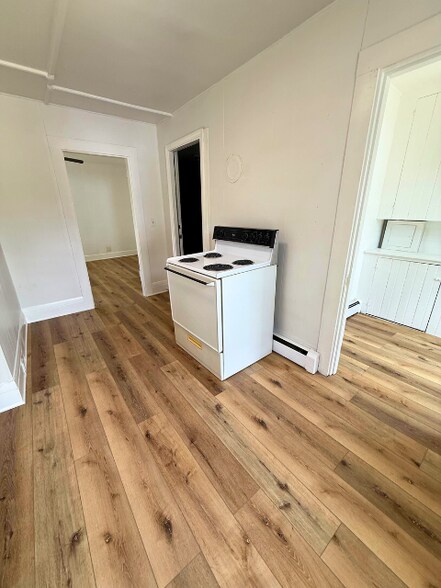 Building Photo - 14 Willow St