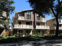 Building Photo - Hurry! RARE VACANCY! 3 BR Model home with ...