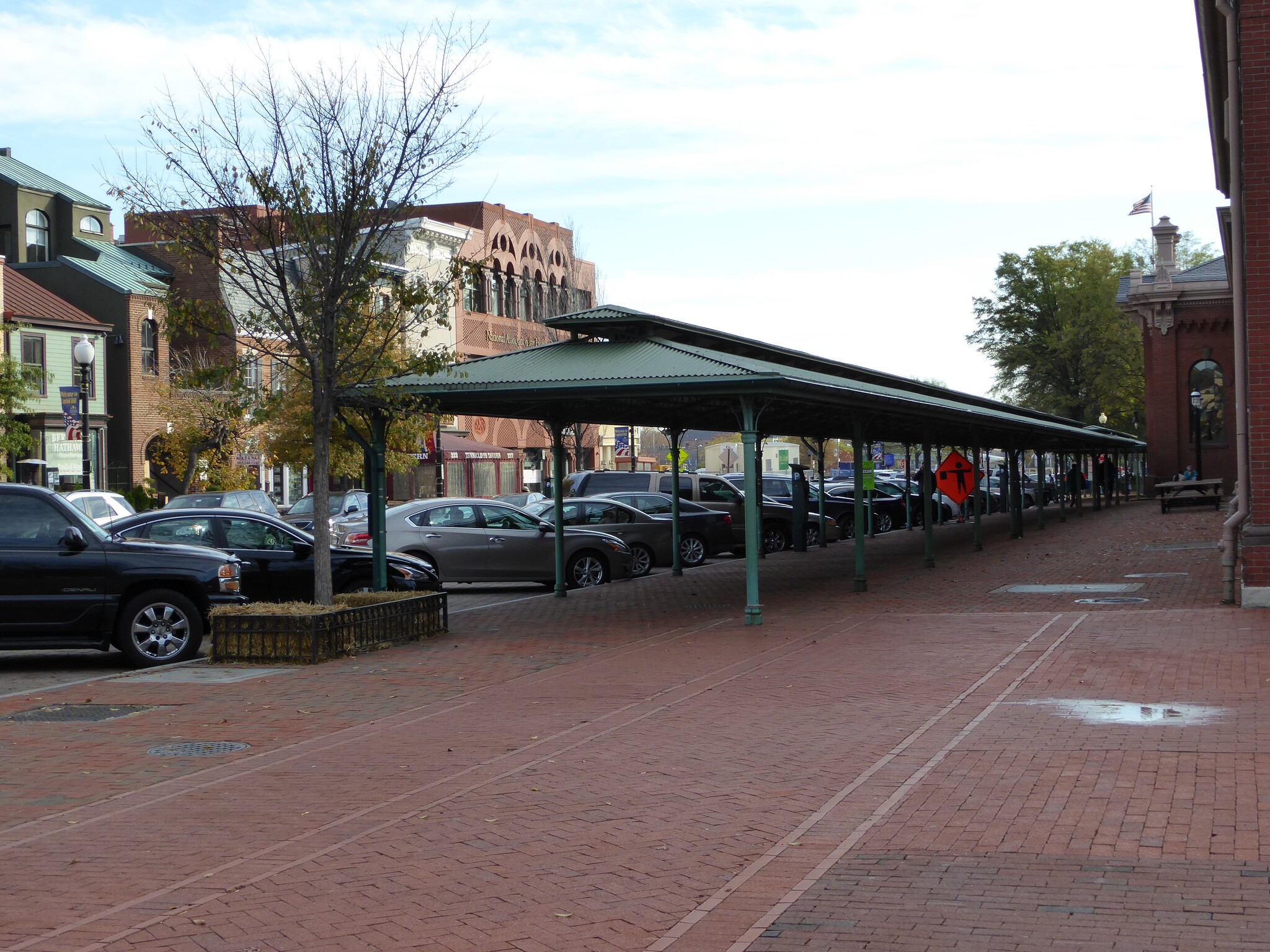 Building Photo - 106 9th St SE