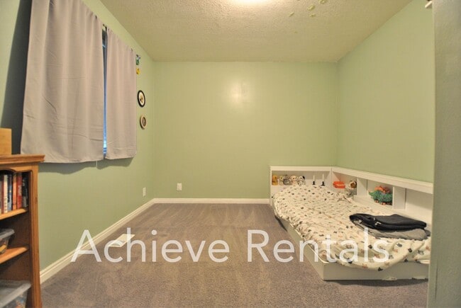 Building Photo - 43 1350 E