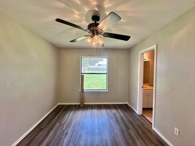 Building Photo - Stoneridge Duplex 454/452