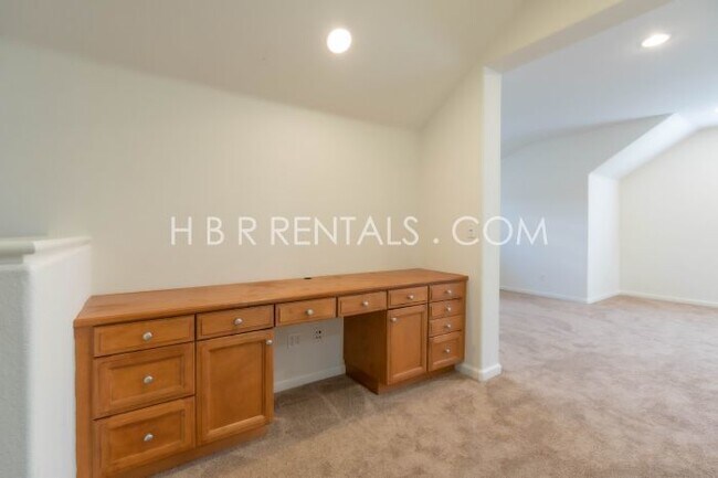 Building Photo - Charming 3-Bed, 3-Bath with 2,037 Sq Ft of Comfort in Mountain House!