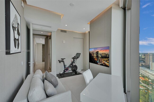 Building Photo - 18975 Collins Ave