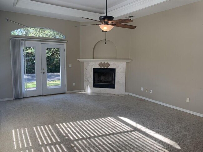Building Photo - "Spacious 4-Bedroom Gem with 2 Full Baths ...