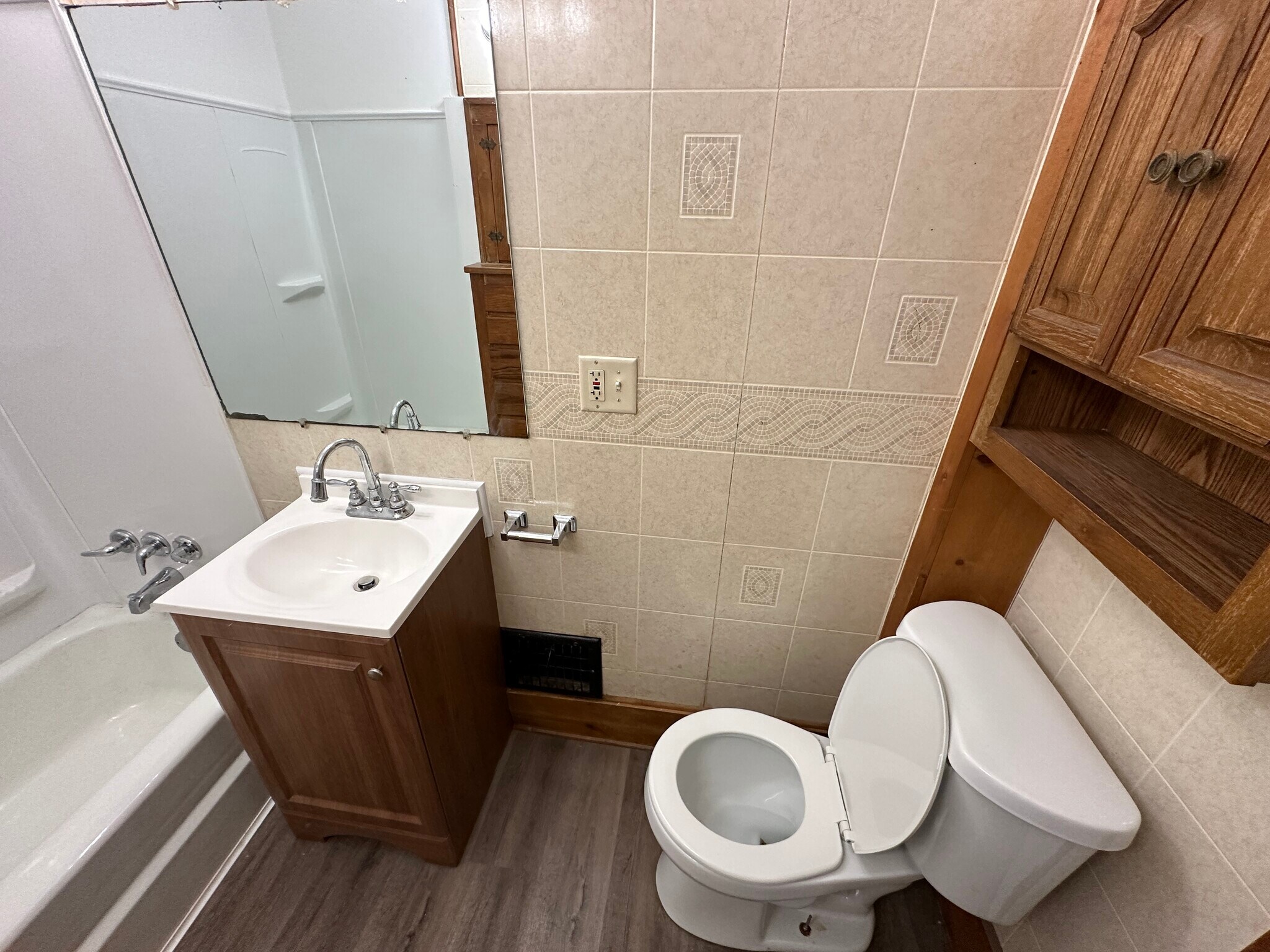 Building Photo - 2512 Tyrone St