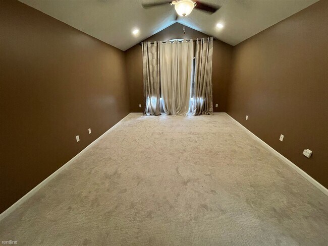 Building Photo - 4 br, 2.5 bath House - 45101 Bartlett Dr