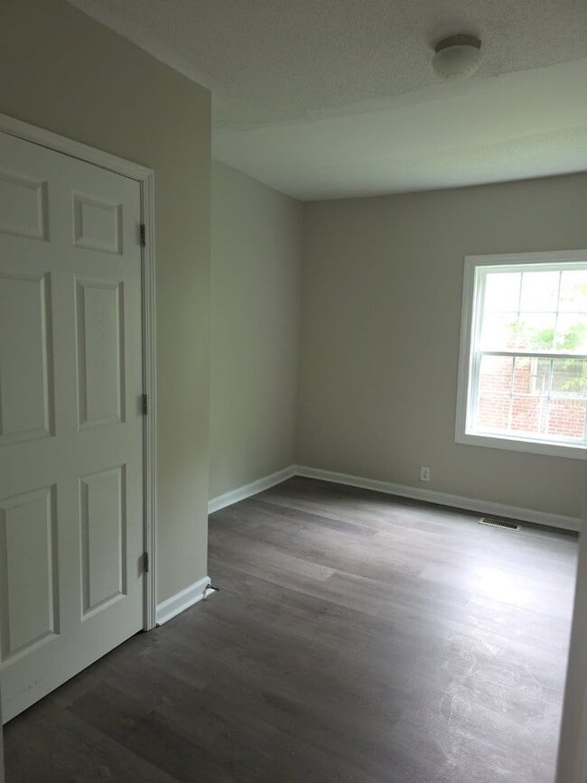 Building Photo - 3 Bedroom 1 bath home in Florence near Down Town Florence