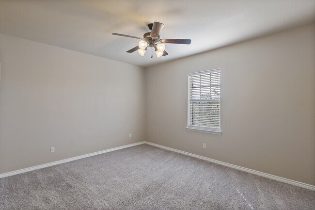 Building Photo - 3213 Papa Bear Dr