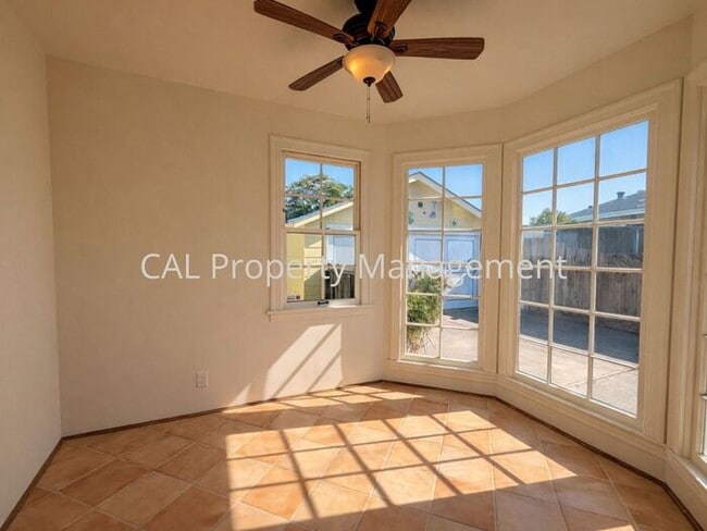 Building Photo - 3 bedroom 2 bathroom single level home!