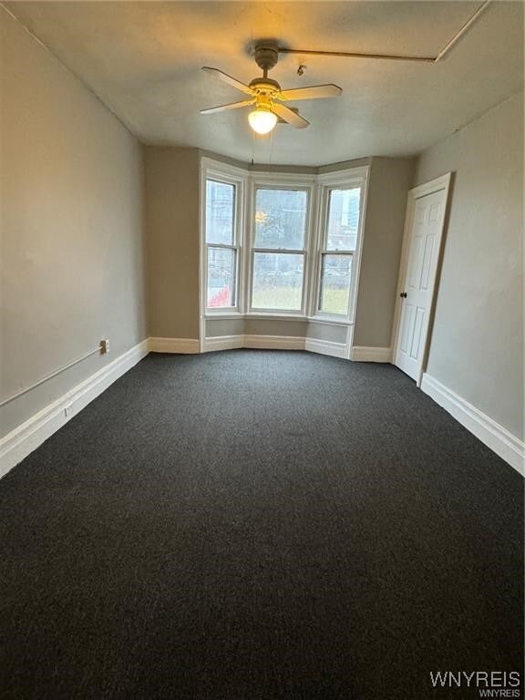 Building Photo - 221 Maple St