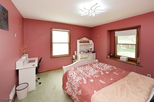 Building Photo - 252 Hillside Ave