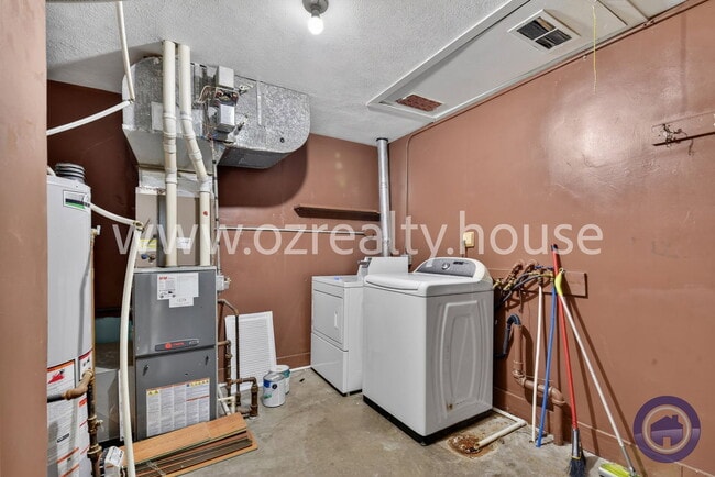 Building Photo - 123 S Masters Ct
