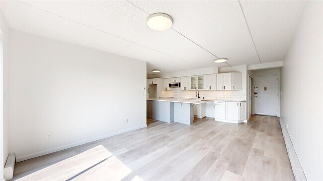 Building Photo - 560 Halstead Ave