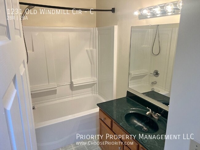 Building Photo - 1231 Old Windmill Cir