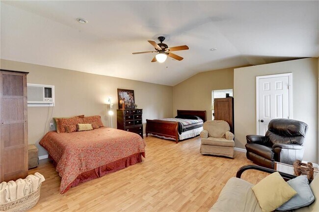 Building Photo - 510 Bulian Ln