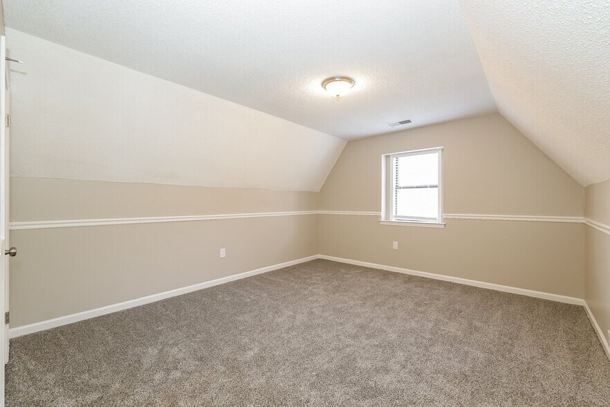 Building Photo - 8163 Cairn Dr