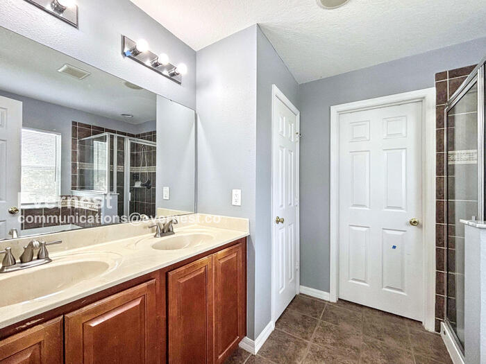 Building Photo - 2806 Polson Dr