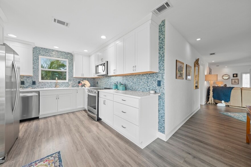 Building Photo - 6093 Henderson Rd