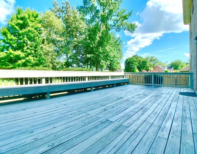 Building Photo - 141 Lyme Dr