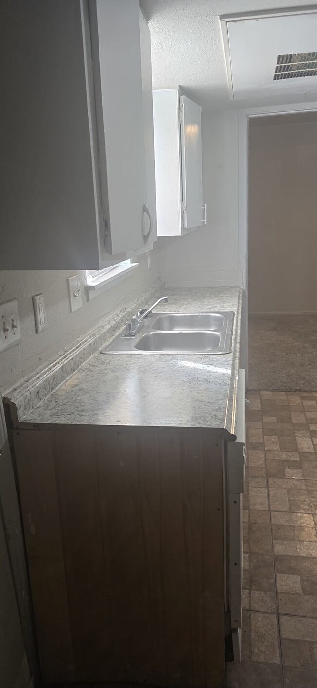 Building Photo - 6200 W Tidwell Rd