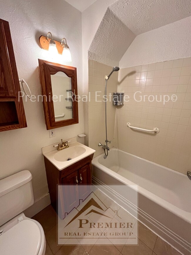 Building Photo - 2021 N El Paso St