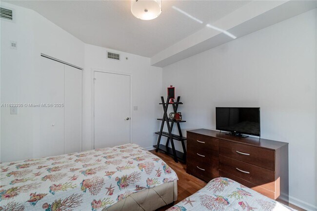Building Photo - 2775 NE 187th St