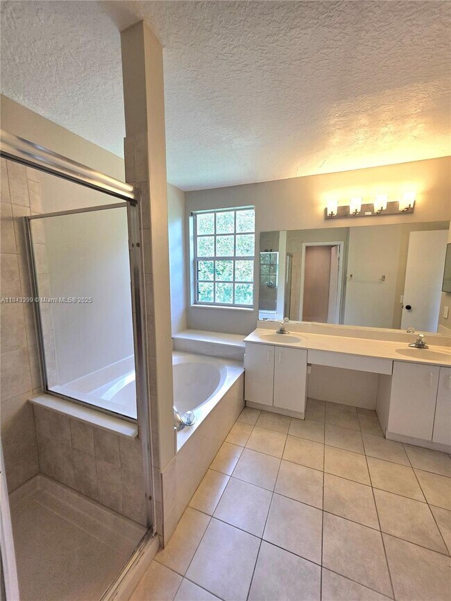 Building Photo - 584 Cambridge Dr