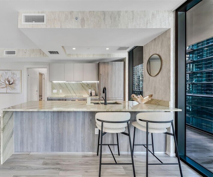 Building Photo - 801 S Miami Ave