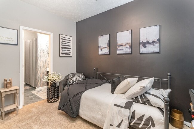 Building Photo - Stylish Furnished 2BR Retreat w/ Garage | ...