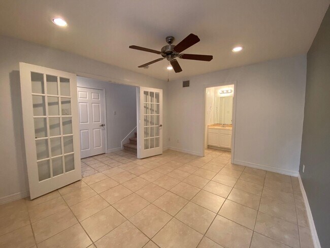 Building Photo - 3710 Sherwood Ln