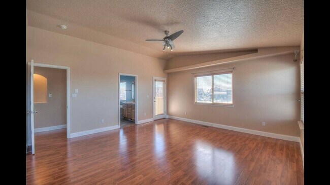 Building Photo - Available Now! Beautiful 3 Bedroom/2 Bathroom Home in Northeast Albuquerque