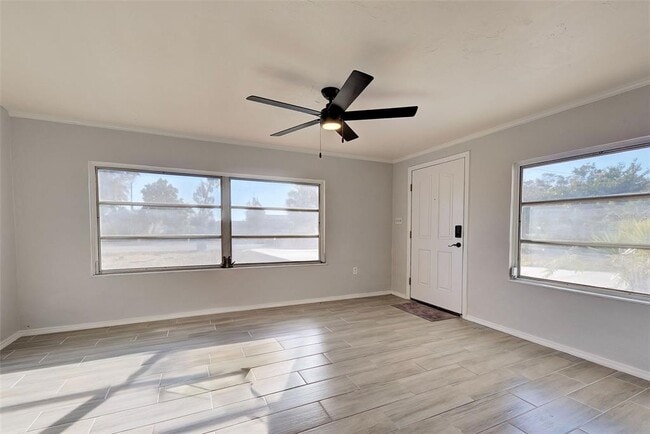 Building Photo - 313 Jessica St N