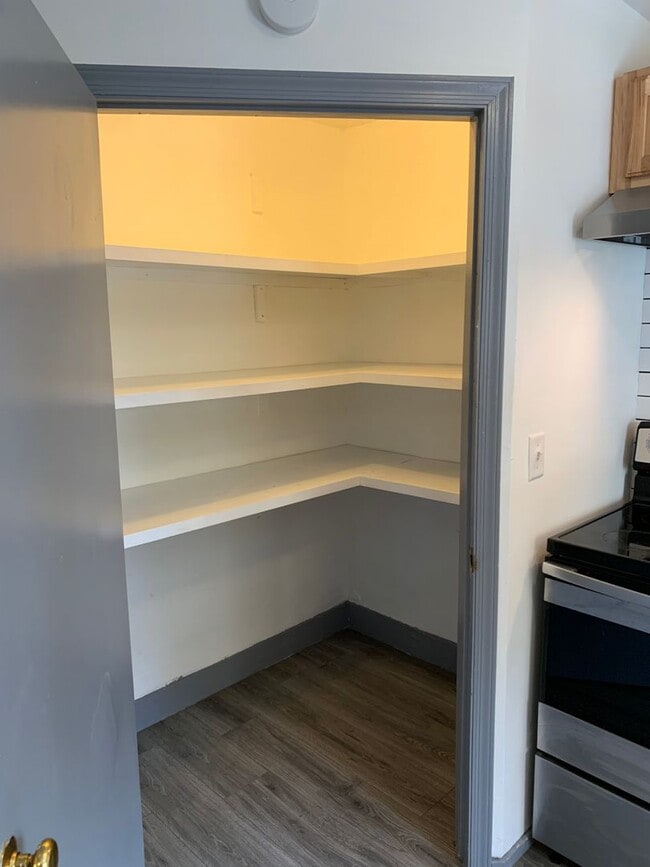 Building Photo - 124 Cedar St