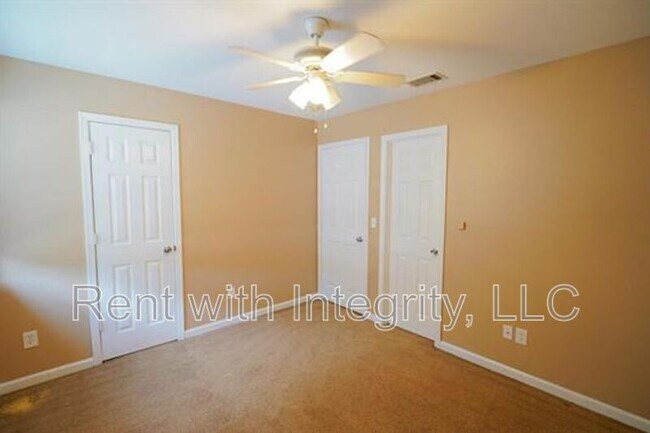 Building Photo - 2186 Timberwood Cir N
