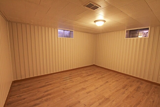 Building Photo - 2 bed 1 bath remodeled North Park Hill home