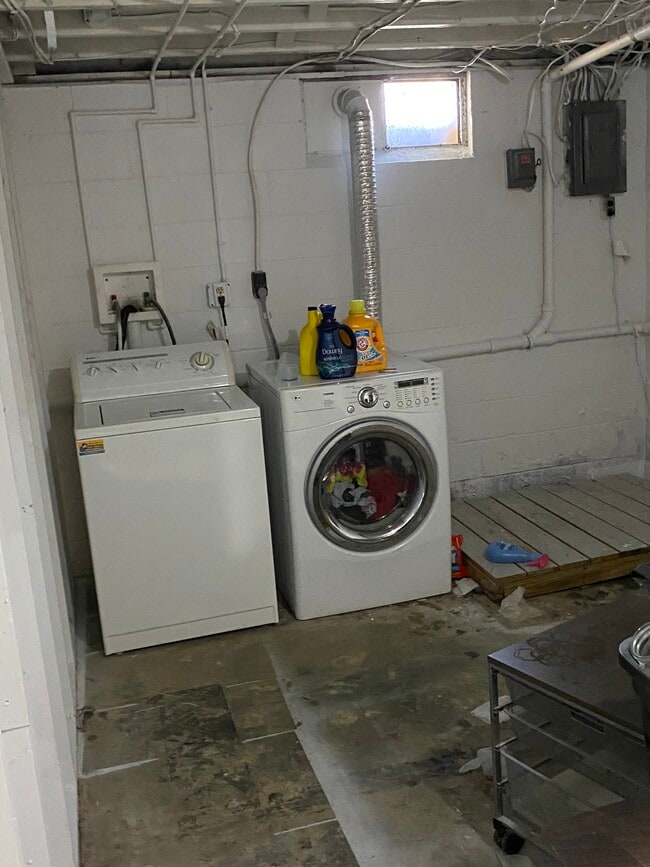 Building Photo - 1709 Atwater Ave