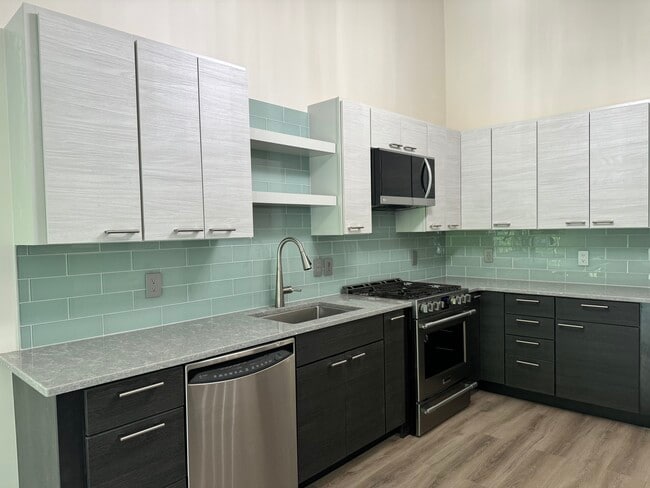 Building Photo - 1303 Golden Pl