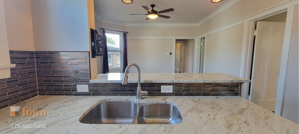 Building Photo - 4924 N Talman Ave