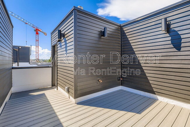 Building Photo - 4100 E Warren Ave