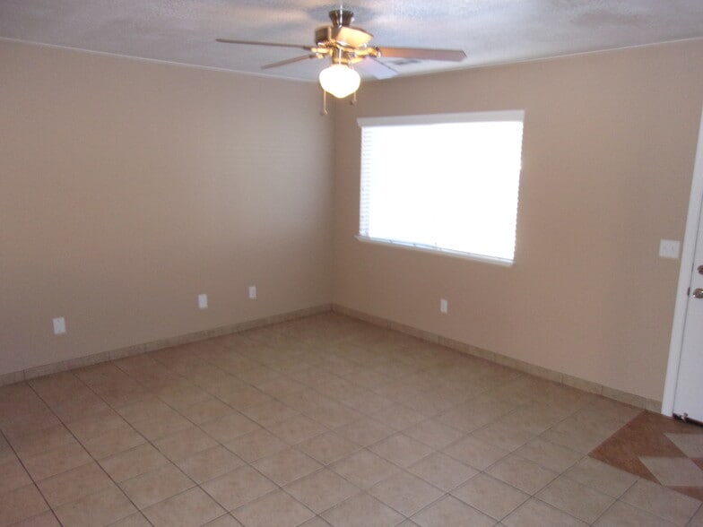 Building Photo - 793 W Nevada Cir