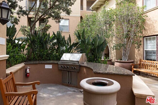 Building Photo - 13080 Pacific Promenade
