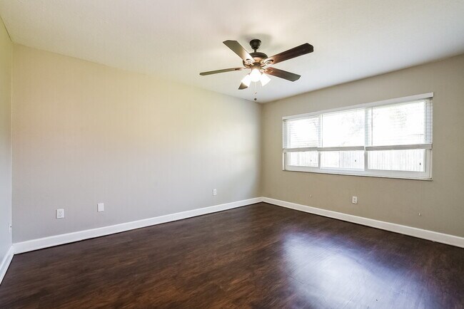 Building Photo - 1009 Black Willow Dr