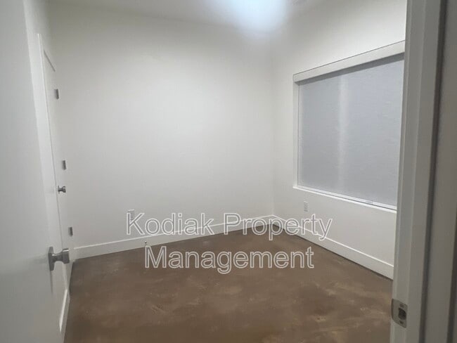 Building Photo - 765 N 400 W