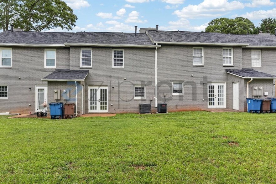 Building Photo - Unit 131