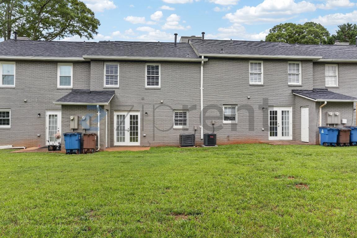 Building Photo - Unit 131
