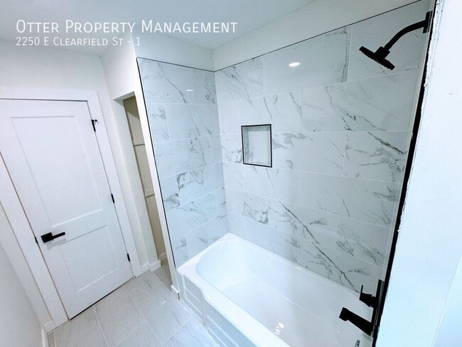 Building Photo - 2250 E Clearfield St