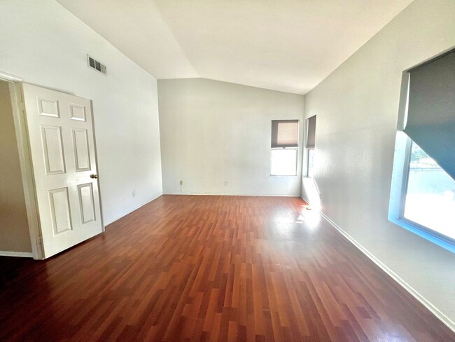 Building Photo - **3 Bedroom + Den & 3 bathroom Pool Home w...